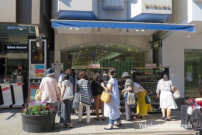 Shoppers looking for discounts at Mihama shoe store